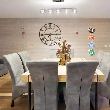 Taragan - Totally Refurbished 3 Bed Apt, St Gervais! شقة